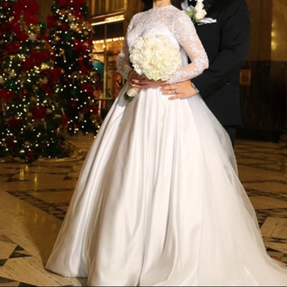 WEDDING DRESS - Picture 4 of 7